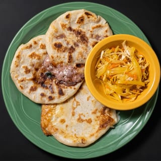 Pupusa de Chicharron Y Queso / Pork and Cheese