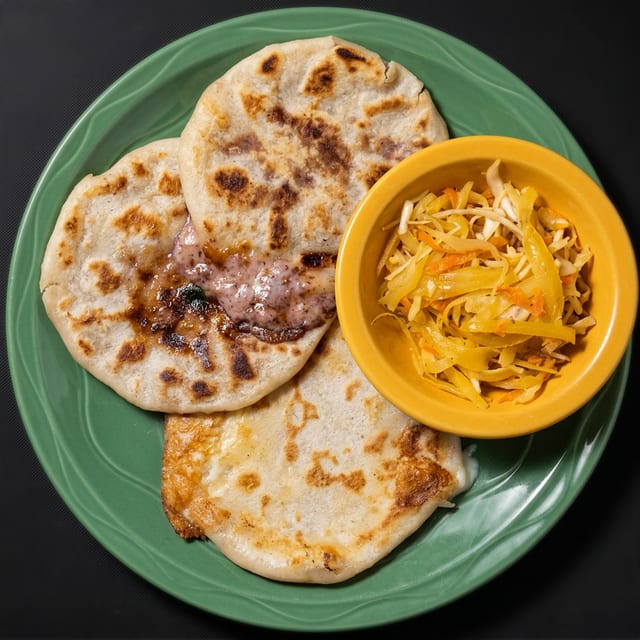 Pupusa de Chicharron Y Queso / Pork and Cheese.